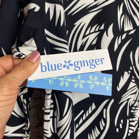 NWT Blue Ginger Womenʻs Black White Tropical Leaf Print Tunic Top Medium - Picture 7 of 9